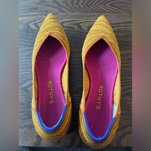 Rothy’s Pointe Size 8 - funky pattern
